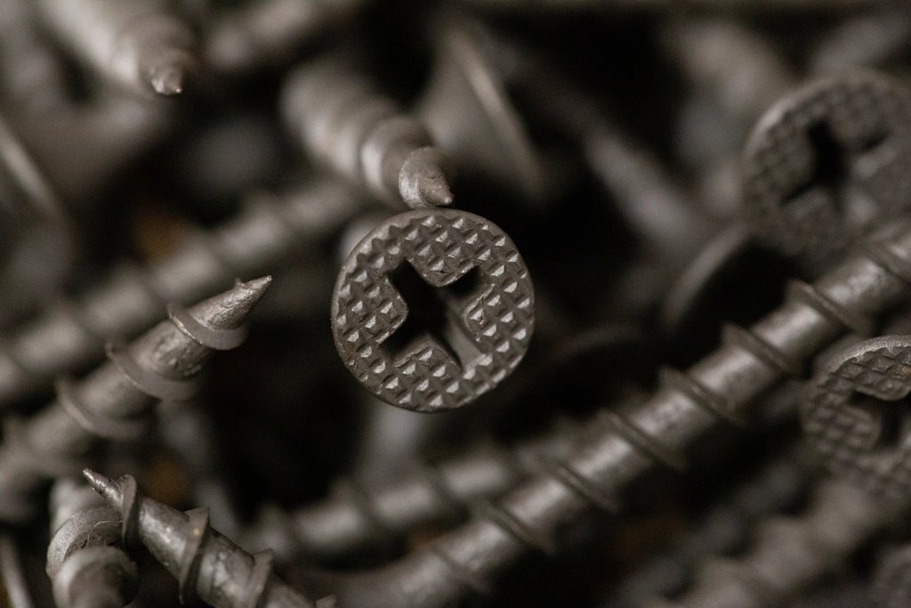 Free close carpentry screws image